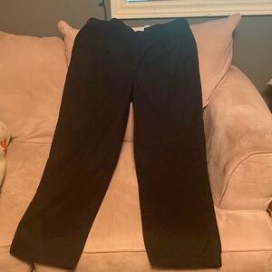 💙A formal pair of men’s slacks.